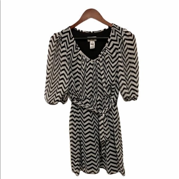 Cinched Waist Chevron Black and White Dress Size Small - Picture 1 of 2